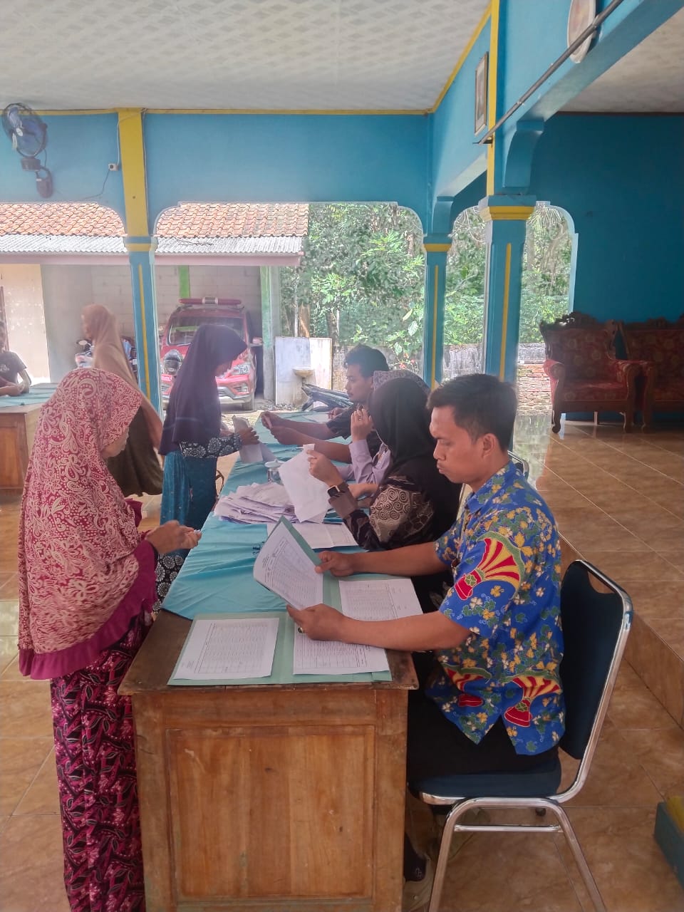 Bukti Kepedulian Nyata: Desa Mekarsari Salurkan BLT Tiga Bulan Sekaligus kepada 34 Warga