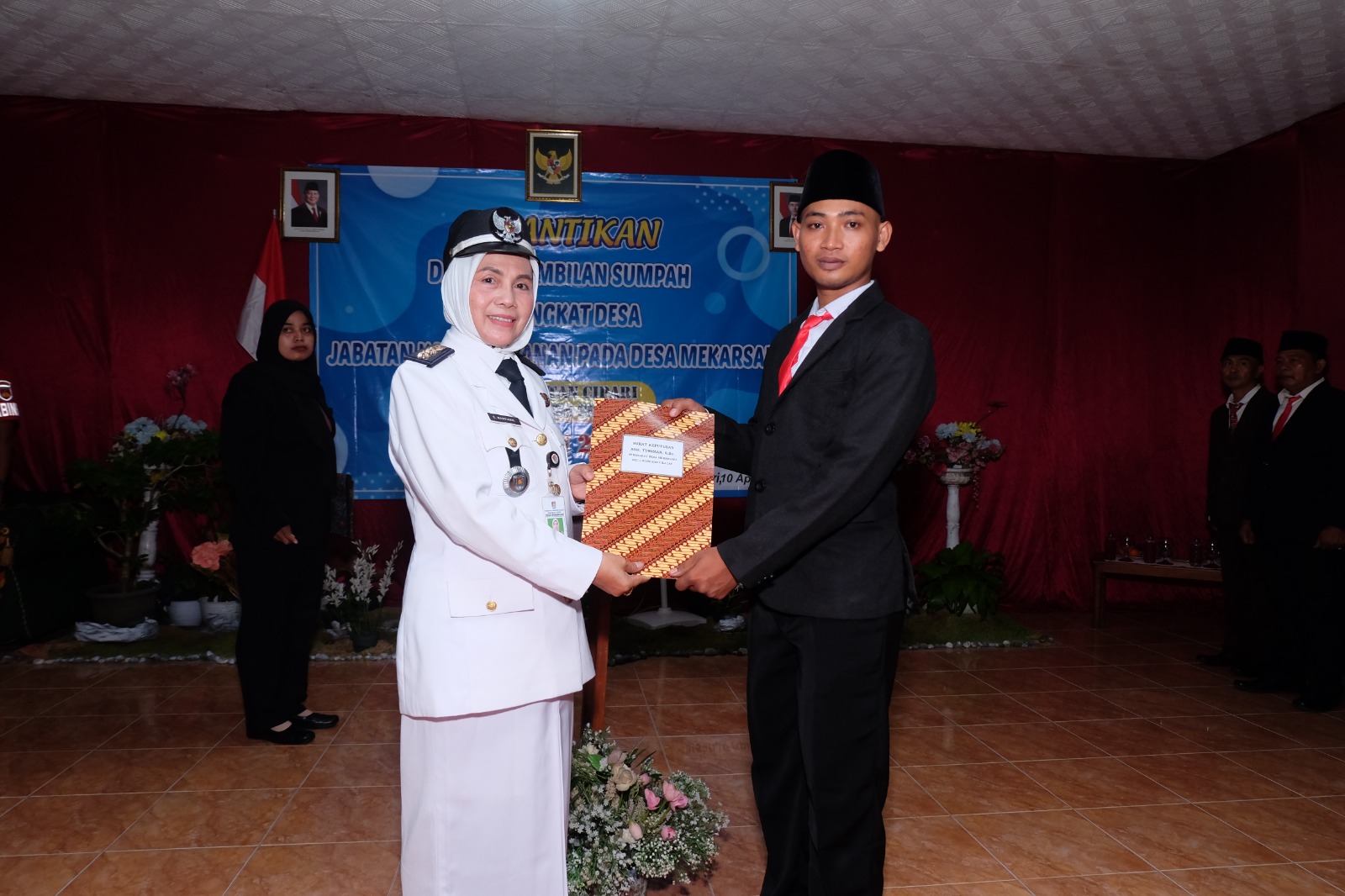 PELANTIKAN KASI PELAYANAN DESA MEKARSARI